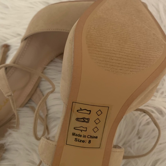 Heels - Picture 4 of 4